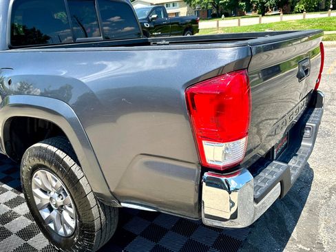 Used 2017 Toyota Tacoma SR5 image 13
