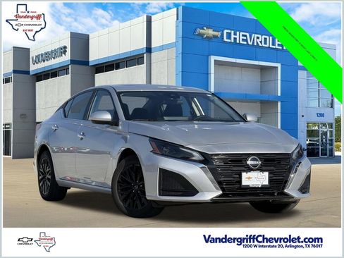 Used 2025 Nissan Altima 2.5 SV w/ SV Special Edition Package AWD/4WD image 1