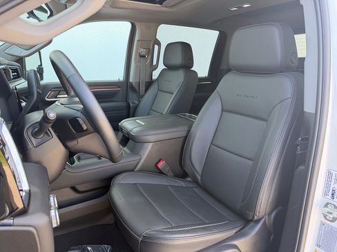 Used 2025 GMC Sierra 2500 Denali w/ Denali Reserve Package AWD/4WD image 8