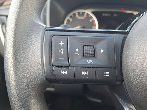 Used 2023 Nissan Rogue SV FWD image 14