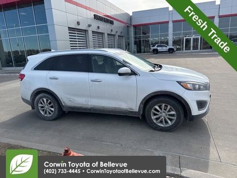 Used 2016 Kia Sorento LX w/ LX Convenience Package image 2