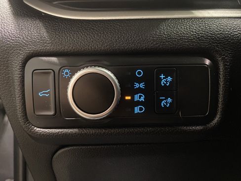 Used 2022 Ford Explorer XLT AWD/4WD image 36