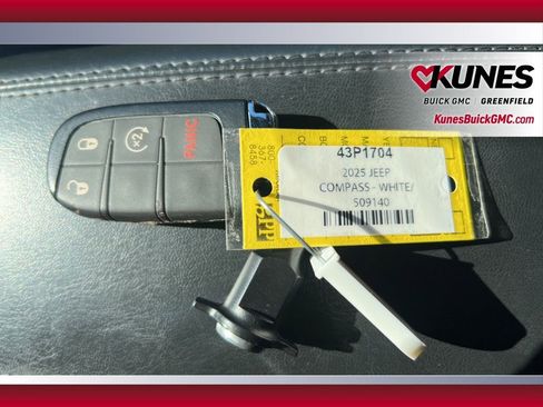 Used 2025 Jeep Compass Limited image 39