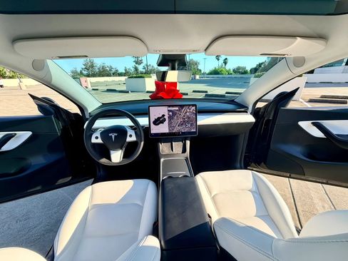 Used 2021 Tesla Model Y Long Range AWD/4WD image 23