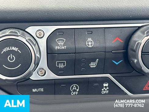 Used 2025 Jeep Wrangler Unlimited Sahara AWD/4WD image 31