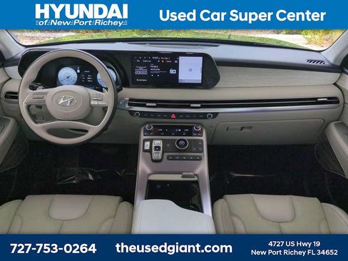 Certified 2024 Hyundai Palisade Calligraphy FWD image 18