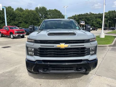 Used 2025 Chevrolet Silverado 2500 Custom w/ Custom Value Package AWD/4WD image 9