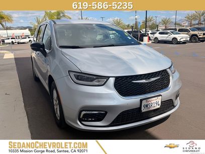 Used 2024 Chrysler Pacifica Touring