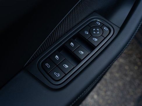 New 2026 Porsche Macan 4 Electric image 17