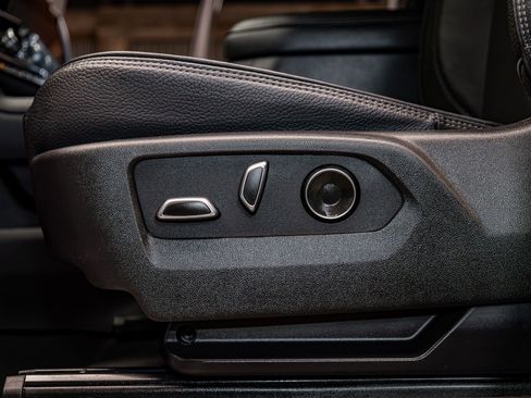 Used 2025 GMC Sierra 3500 Denali w/ Denali Reserve Package image 24