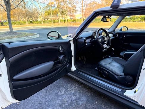 Used 2010 MINI Cooper Hardtop FWD image 17