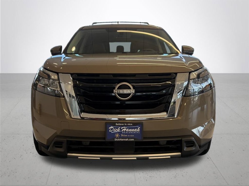 Used 2023 Nissan Pathfinder Platinum AWD/4WD image 3