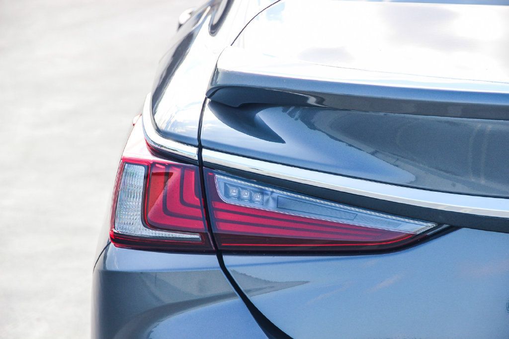 Certified 2025 Lexus ES 300h w/ Premium Package FWD image 8