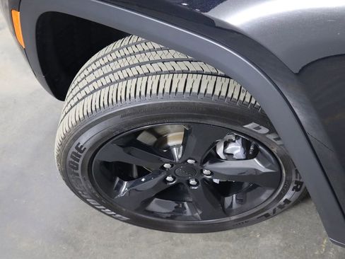 Used 2025 Jeep Grand Cherokee Altitude image 45