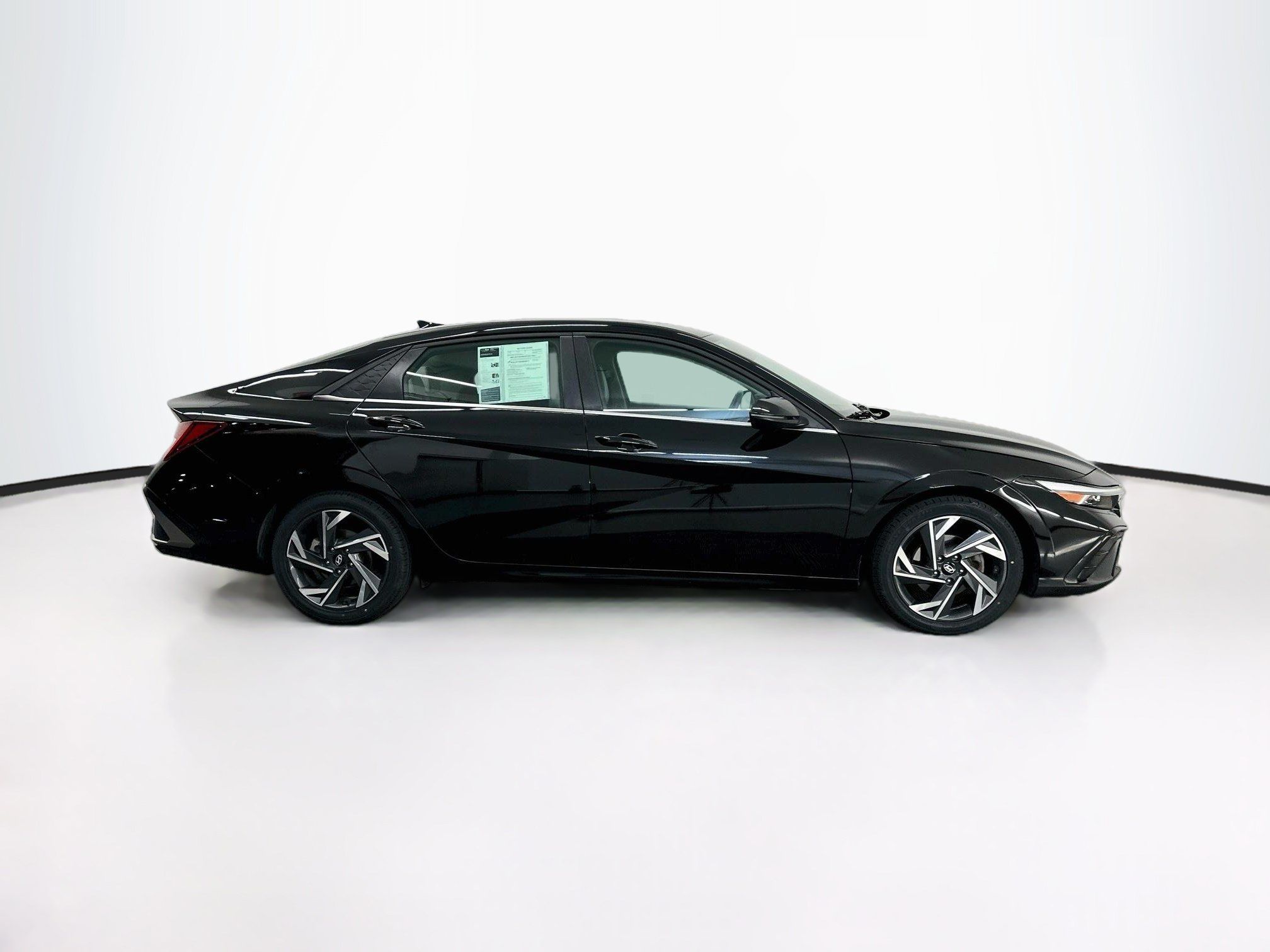Used 2025 Hyundai Elantra Limited FWD image 10