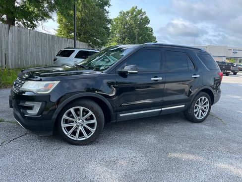 Used 2017 Ford Explorer Limited FWD image 1