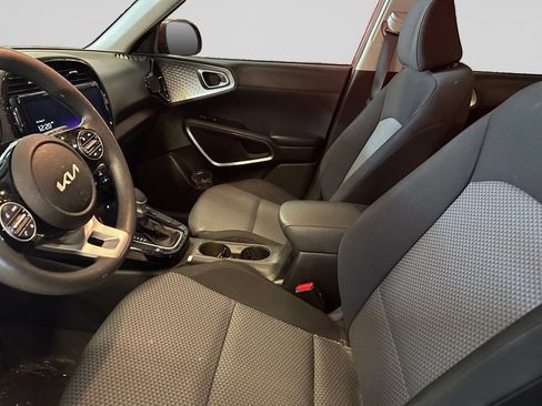 Used 2025 Kia Soul S FWD image 9