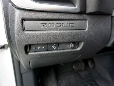 Used 2023 Nissan Rogue S image 13