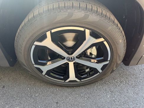 New 2026 Volkswagen Tiguan SE image 9