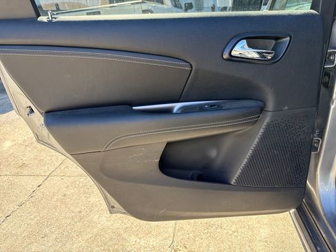 Used 2015 Dodge Journey Crossroad w/ Flexible Seating Group image 13