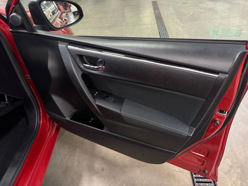 Used 2017 Toyota Corolla LE w/ Carpet Mat Package (TMS) FWD image 16