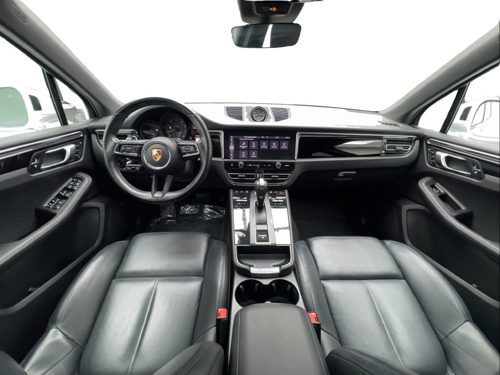 Used 2023 Porsche Macan Turbo AWD/4WD image 41