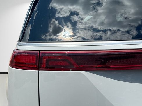 Used 2024 Kia Carnival SX FWD image 10