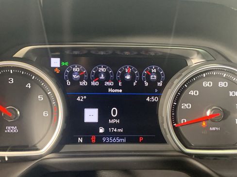 Used 2021 Chevrolet Suburban Premier w/ Premium Package image 24