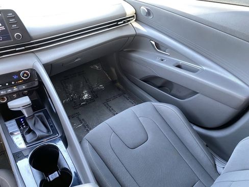 Used 2023 Hyundai Elantra Blue FWD image 17