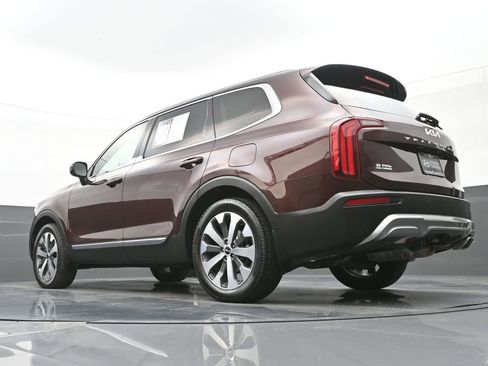 Used 2022 Kia Telluride EX w/ EX Premium Package FWD image 48