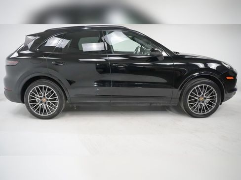 Certified 2023 Porsche Cayenne image 9