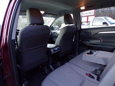 Used 2019 Toyota Highlander LE image 29