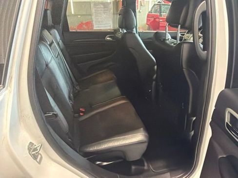 Used 2022 Jeep Grand Cherokee Laredo X AWD/4WD image 12