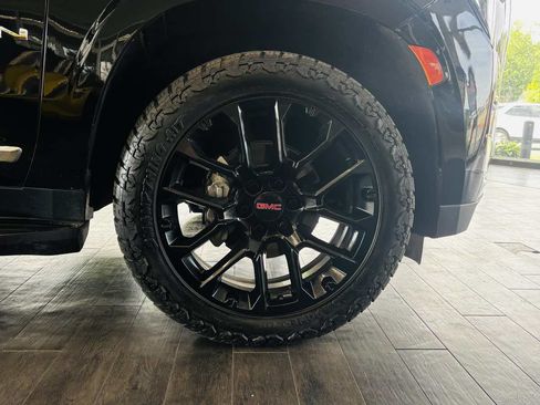 Used 2023 GMC Yukon XL SLT AWD/4WD image 24