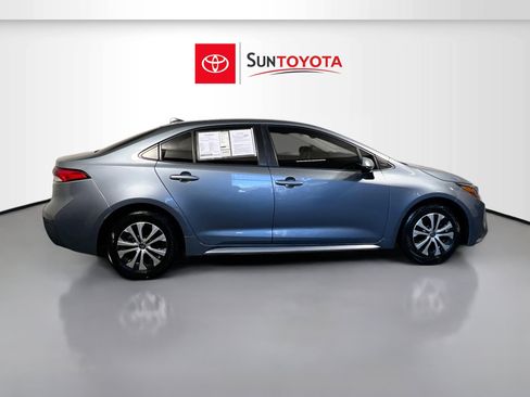 Used 2022 Toyota Corolla LE image 2