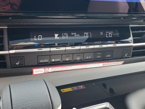 Used 2026 Toyota Sienna XSE FWD image 17