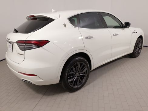 Used 2024 Maserati Levante GT Ultima AWD/4WD image 12