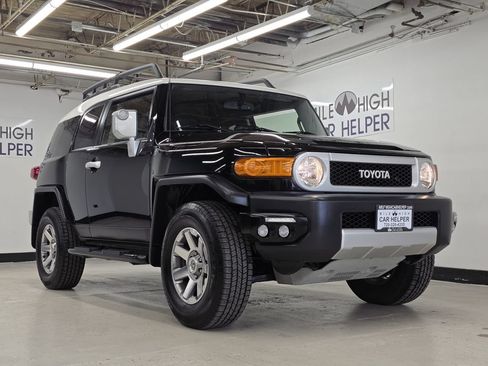 Used 2014 Toyota FJ Cruiser 4WD w/ Upgrade Package image 5