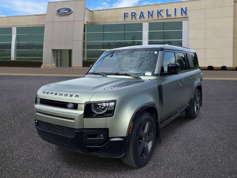 Used 2025 Land Rover Defender 130 X-Dynamic SE AWD/4WD image 3