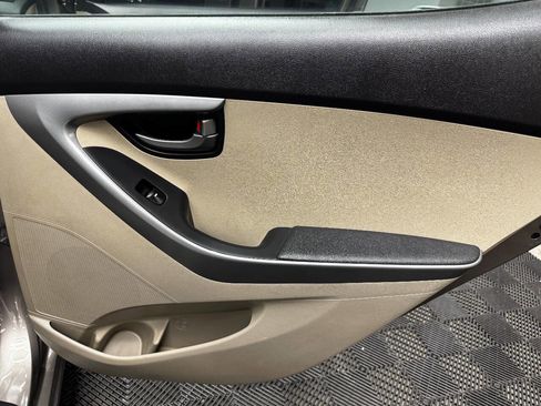 Used 2014 Hyundai Elantra SE image 48
