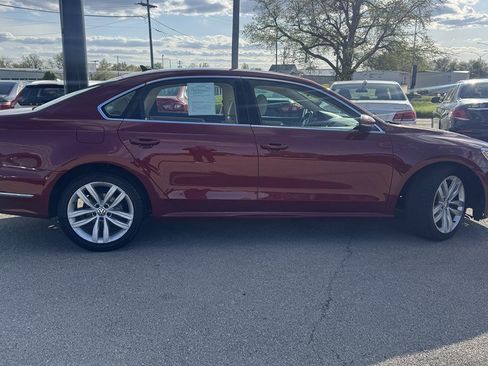 Used 2018 Volkswagen Passat 2.0T SE FWD image 9