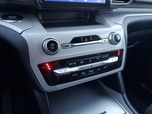 Certified 2023 Ford Explorer XLT image 26