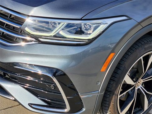 Used 2022 Volkswagen Tiguan SEL R-Line image 9