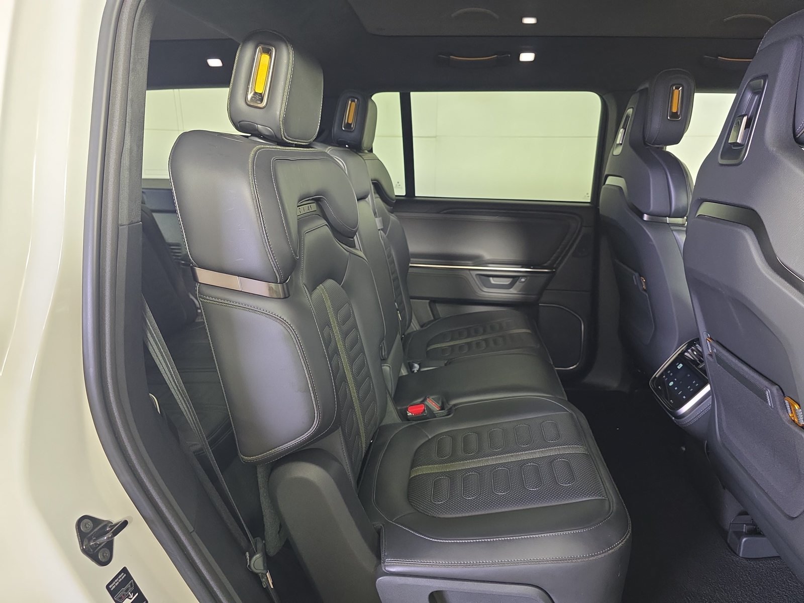 Used 2025 Rivian R1S Adventure Dual AWD/4WD image 23
