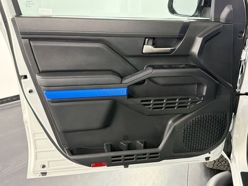 Used 2025 Toyota Tacoma TRD Off-Road image 21