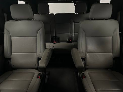 Used 2022 Chevrolet Tahoe Z71 w/ Luxury Package image 17