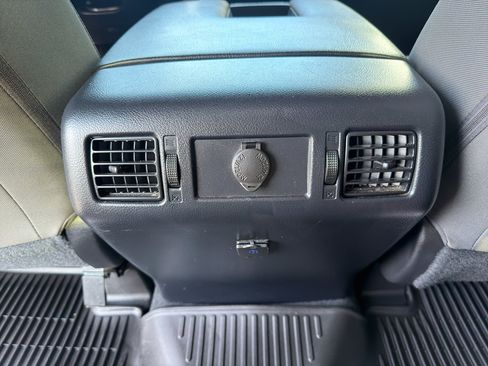 Used 2021 Toyota Tundra SR5 w/ SR5 Upgrade Package AWD/4WD image 28