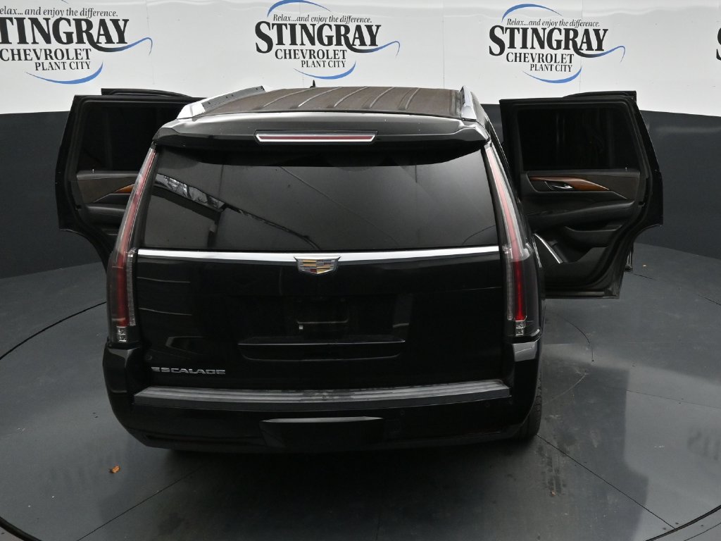Used 2017 Cadillac Escalade Luxury AWD/4WD image 35