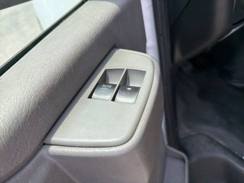 Used 2017 GMC Savana 2500 RWD image 19