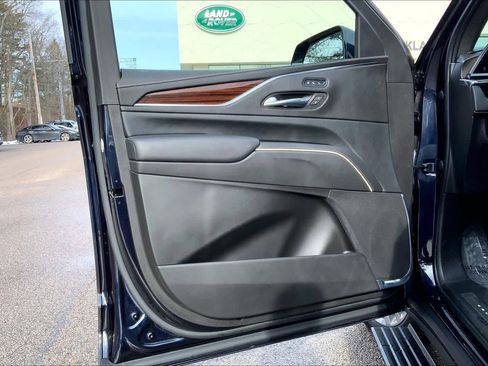 Used 2022 Cadillac Escalade Premium Luxury w/ Performance Package image 20